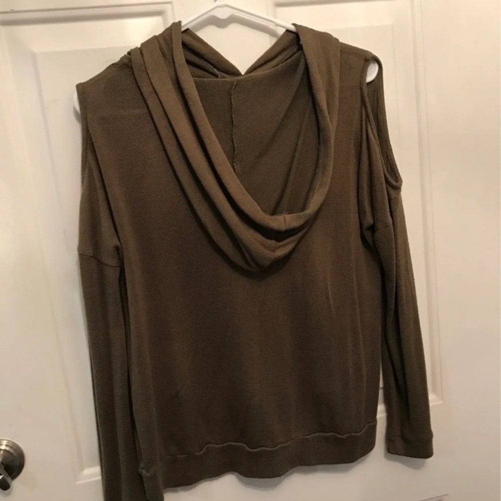 shoulder cut out top